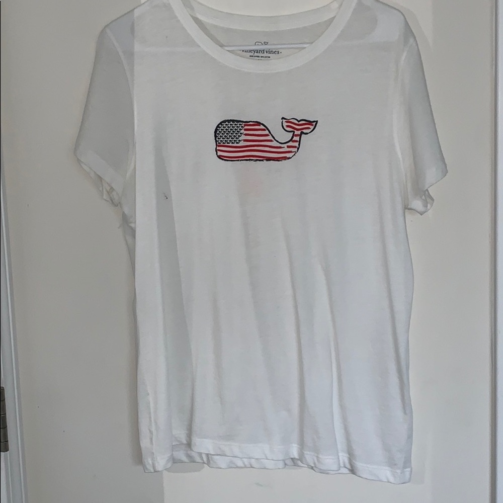 LIKE NEW Vineyard vines tee